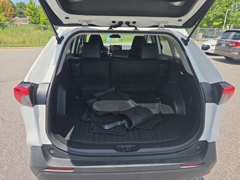 Used 2022 Toyota RAV4 LE FWD image 19