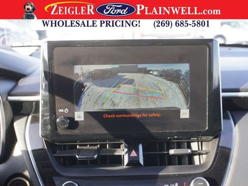 Used 2023 Toyota Corolla Cross XLE w/ Convenience Package image 16