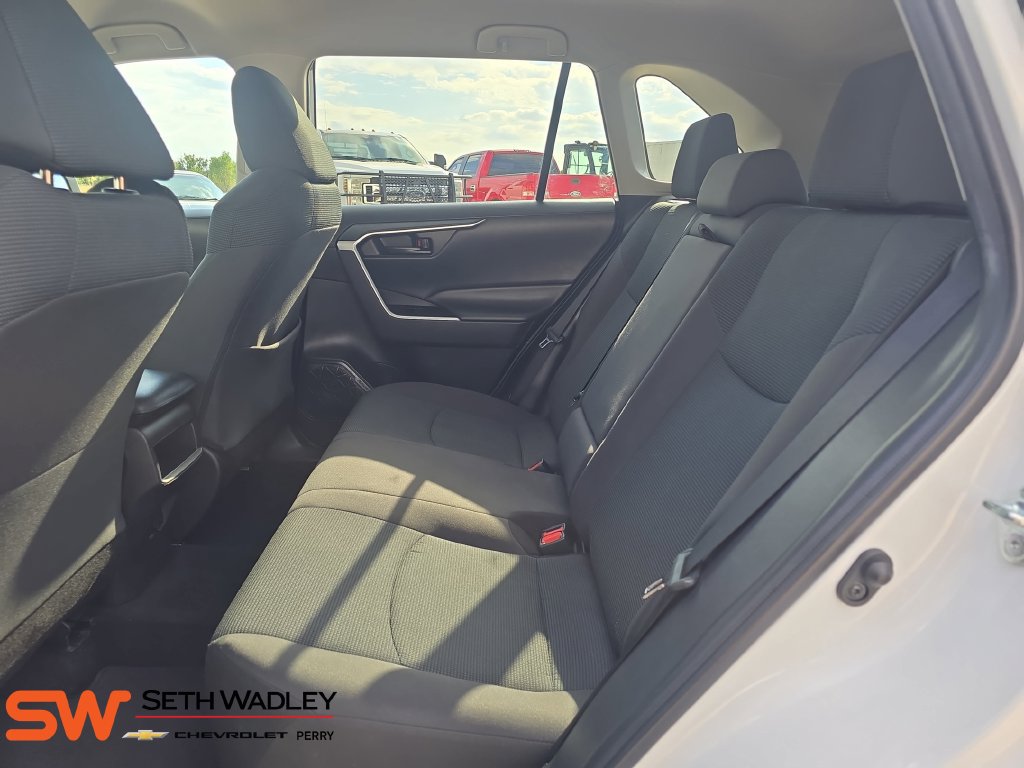Used 2021 Toyota RAV4 LE FWD image 13