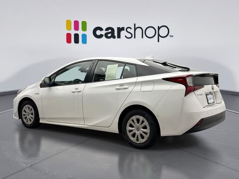 Used 2021 Toyota Prius LE FWD image 3