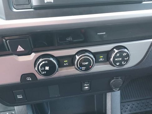 Used 2017 Toyota Tacoma SR5 w/ Tow Package image 15