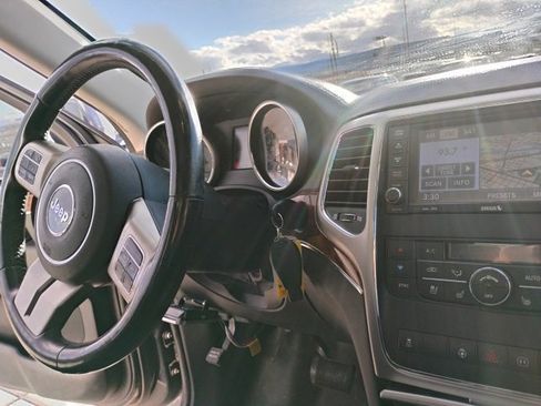 Used 2011 Jeep Grand Cherokee Limited w/ Luxury Group II image 17