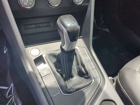 Certified 2022 Volkswagen Taos SE FWD image 25