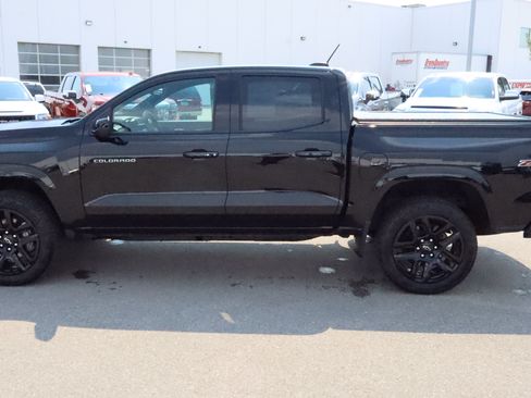 Used 2025 Chevrolet Colorado Z71 w/ Technology Package AWD/4WD image 4