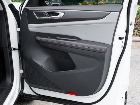 Used 2025 Volkswagen Atlas Peak Edition SE image 45