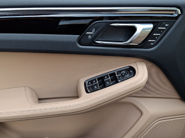Certified 2026 Porsche Macan AWD/4WD image 16