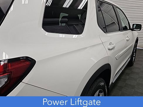 Used 2025 Honda Pilot EX-L image 10
