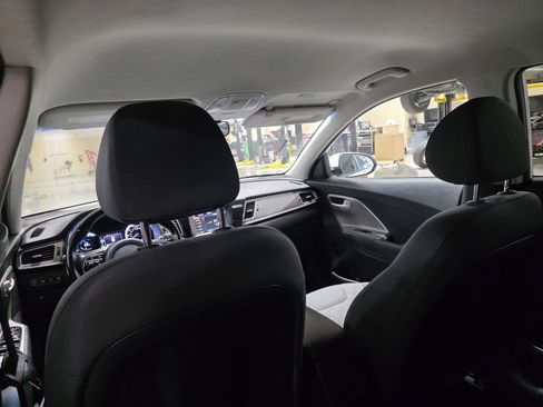 Used 2018 Kia Niro LX image 15