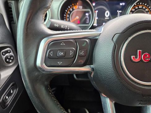 Certified 2019 Jeep Wrangler Unlimited Sahara AWD/4WD image 31