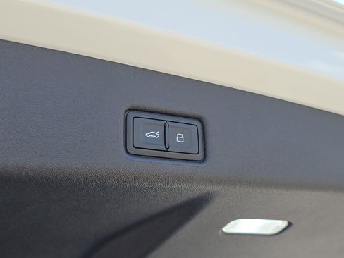 New 2025 Audi Q5 Premium image 9