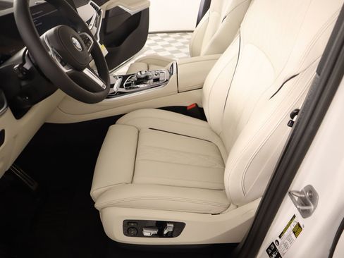 New 2026 BMW X5 xDrive40i w/ M Sport Package AWD/4WD image 11