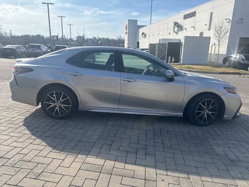 Certified 2022 Toyota Camry SE image 4
