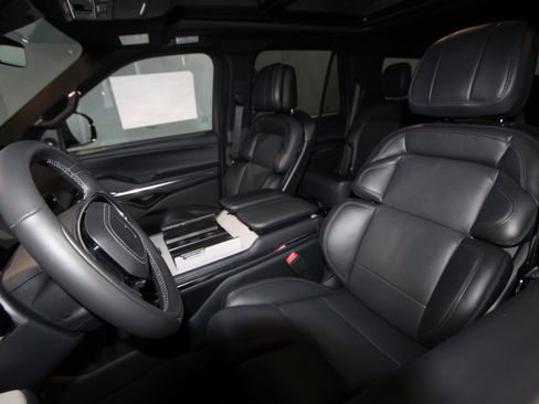 New 2025 Lincoln Navigator Reserve w/ Jet Appearance Package image 3