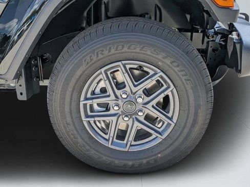 New 2025 Jeep Gladiator Sport image 9