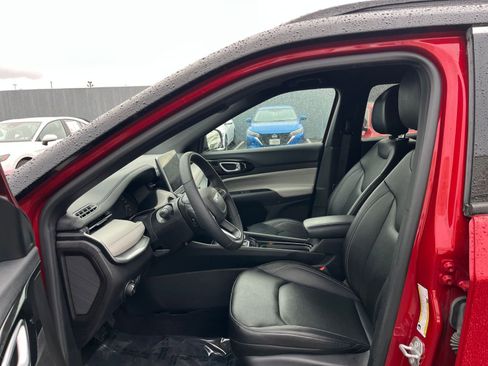 Used 2025 Jeep Compass Limited image 28