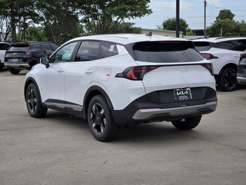 New 2026 Kia Sportage LX w/ LX Convenience Package FWD image 3