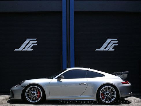 Used 2018 Porsche 911 GT3 w/ Sport Chrono Package RWD image 2