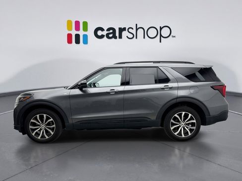 Used 2025 Ford Explorer ST-Line image 2