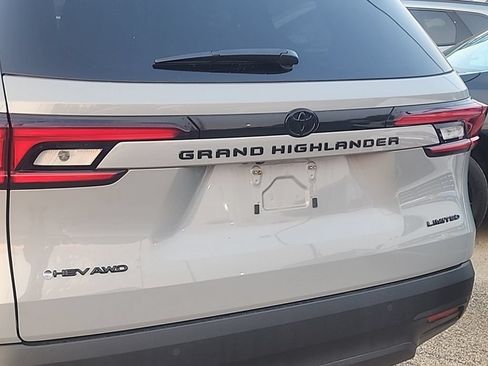 Used 2026 Toyota Grand Highlander AWD Hybrid image 3