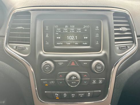 Used 2017 Jeep Grand Cherokee Laredo RWD image 13