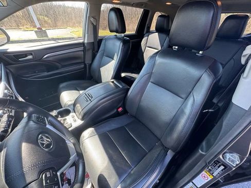 Used 2018 Toyota Highlander Limited image 11