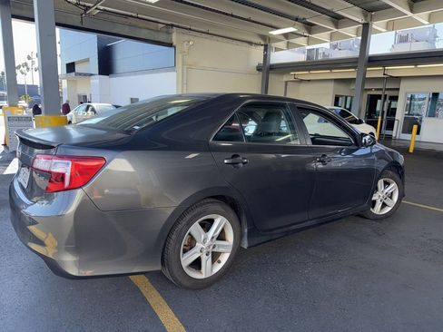 Used 2012 Toyota Camry SE image 10