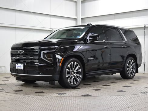 Used 2025 Chevrolet Tahoe High Country AWD/4WD image 3