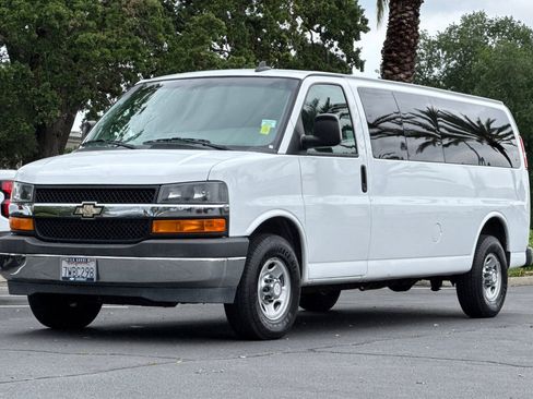 Used 2017 Chevrolet Express 3500 LT w/ LT Preferred Equipment Group image 7