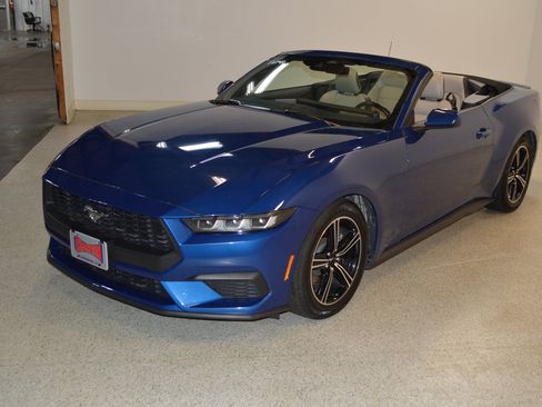 Used 2024 Ford Mustang Premium image 6