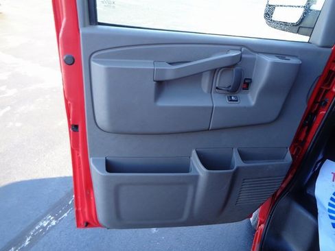 Used 2017 GMC Savana 2500 image 17