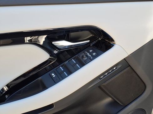 New 2026 Land Rover Range Rover Evoque S image 10