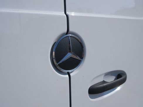 Used 2025 Mercedes-Benz Sprinter 2500 image 33