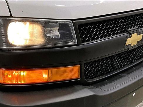 Used 2019 Chevrolet Express 2500 w/ Driver Convenience Package image 28