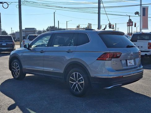 Used 2021 Volkswagen Tiguan SE w/ Panoramic Sunroof Package image 4