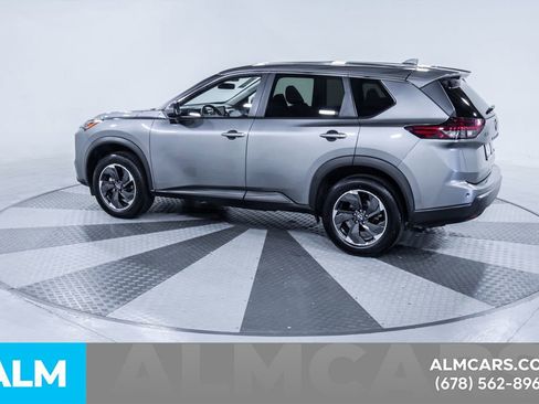 Used 2024 Nissan Rogue SV image 5