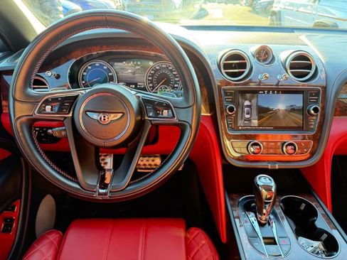 Used 2019 Bentley Bentayga AWD/4WD image 20