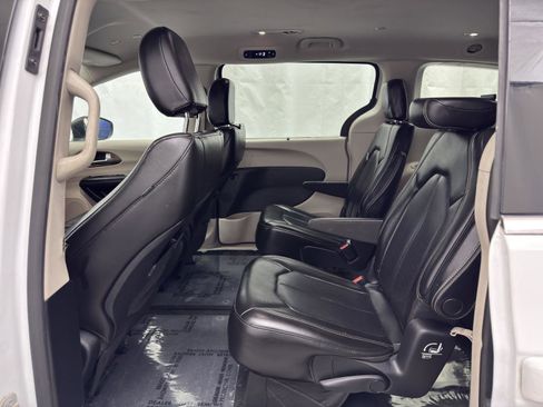 Used 2021 Chrysler Voyager Lxi image 19