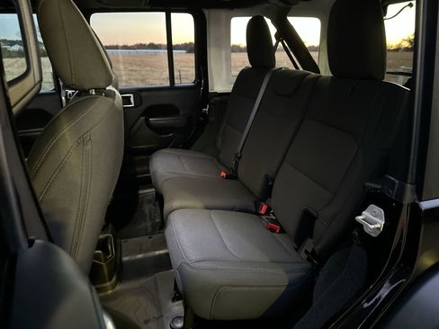 Used 2022 Jeep Wrangler Unlimited Sport image 21