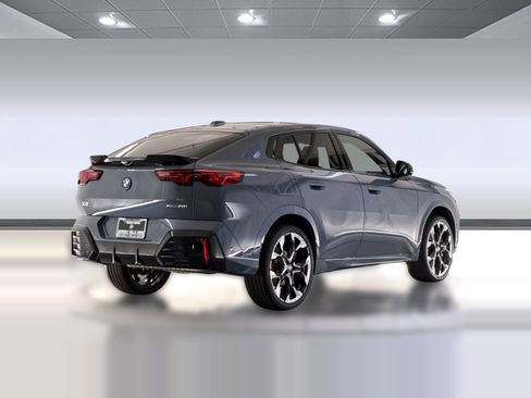 Used 2026 BMW X2 xDrive28i w/ M Sport Package AWD/4WD image 9