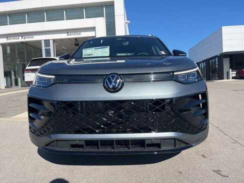 New 2026 Volkswagen Tiguan SE R-Line FWD image 2