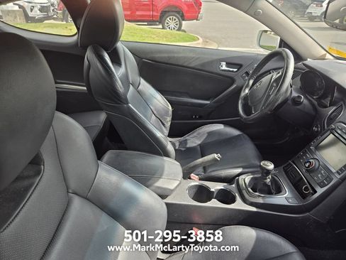 Used 2012 Hyundai Genesis 3.8 RWD image 9