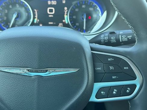 Certified 2024 Chrysler Pacifica Touring-L FWD image 26