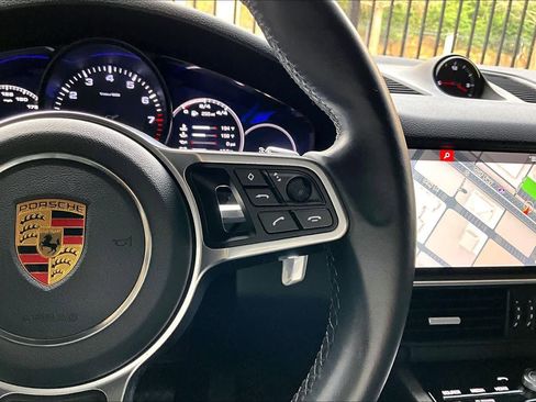 Used 2021 Porsche Cayenne image 25