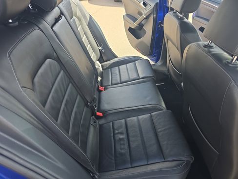 Used 2016 Volkswagen Golf R 4-Door image 18