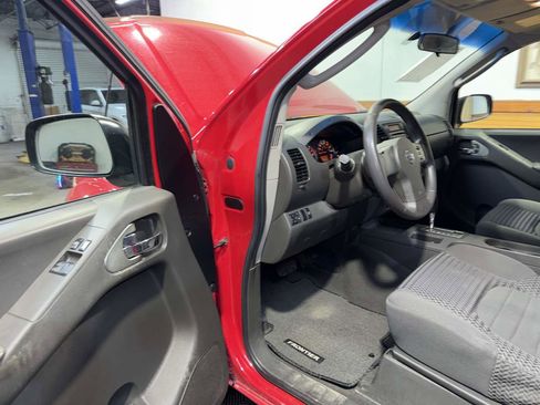 Used 2007 Nissan Frontier SE w/ Power Pkg AWD/4WD image 16