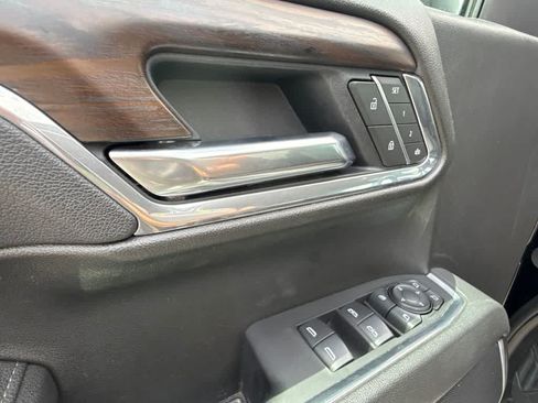 Used 2025 GMC Sierra 1500 SLT RWD image 17