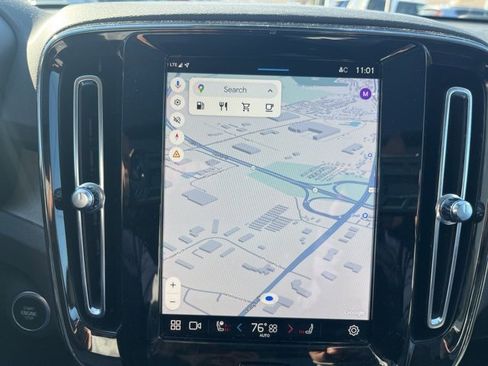 Used 2023 Volvo XC40 B5 Plus w/ Climate Package image 11