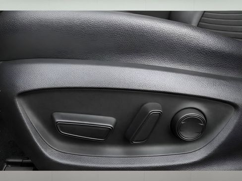 Used 2019 Toyota Camry SE image 14