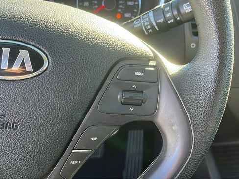 Used 2017 Kia Forte LX image 13