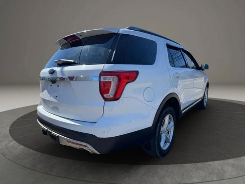 Used 2017 Ford Explorer XLT w/ Equipment Group 201A AWD/4WD image 5